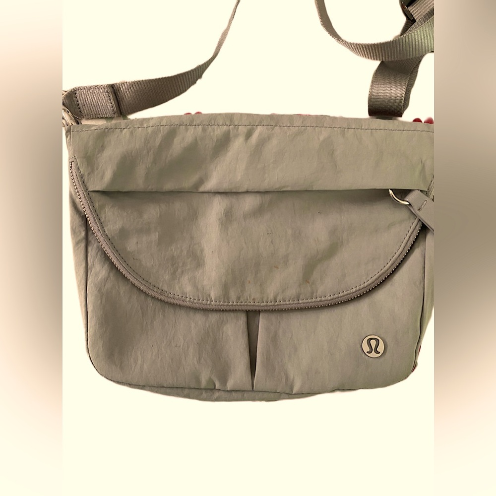 5L Lululemon Stone/Gray All Night Festival Crossbody Bag